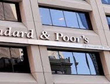 S&P: Αναβάθμισε την Ελλάδα κατά μία βαθμίδα